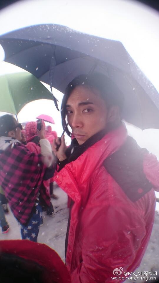 梁姓演員，從無(wú)名到舞臺(tái)之星，自信與成就感的蛻變之旅