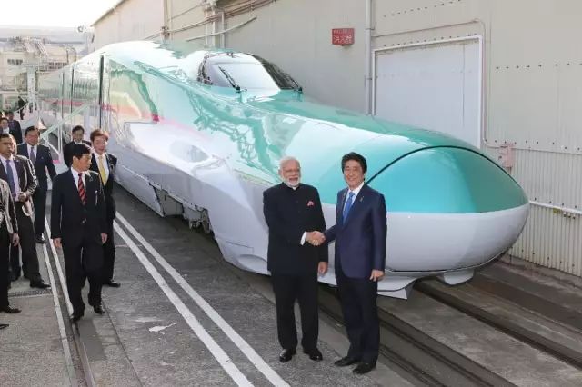 關(guān)于電車癡漢動漫無修版的視覺震撼與心靈沖擊探討