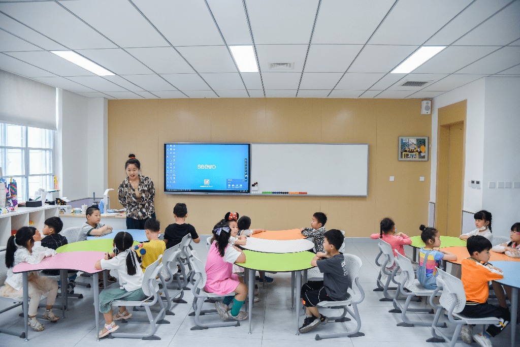 南陽幼兒園老師招聘啟航科技幼教未來之路
