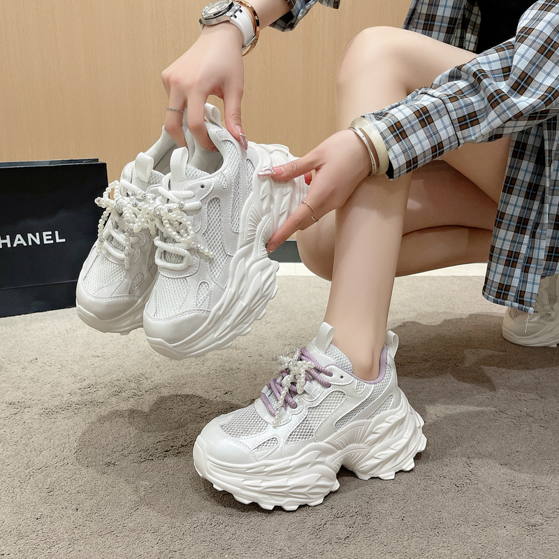 最新鞋女時(shí)尚趨勢(shì)，科技融合與舒適度的探討